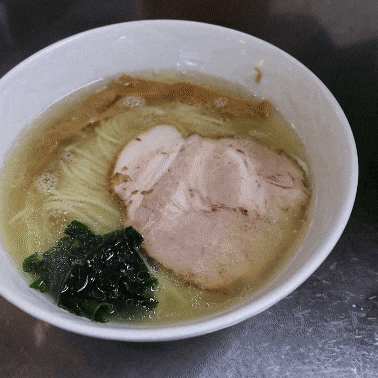 こだわり抜いた厳選した具材を乗せたラーメンの写真